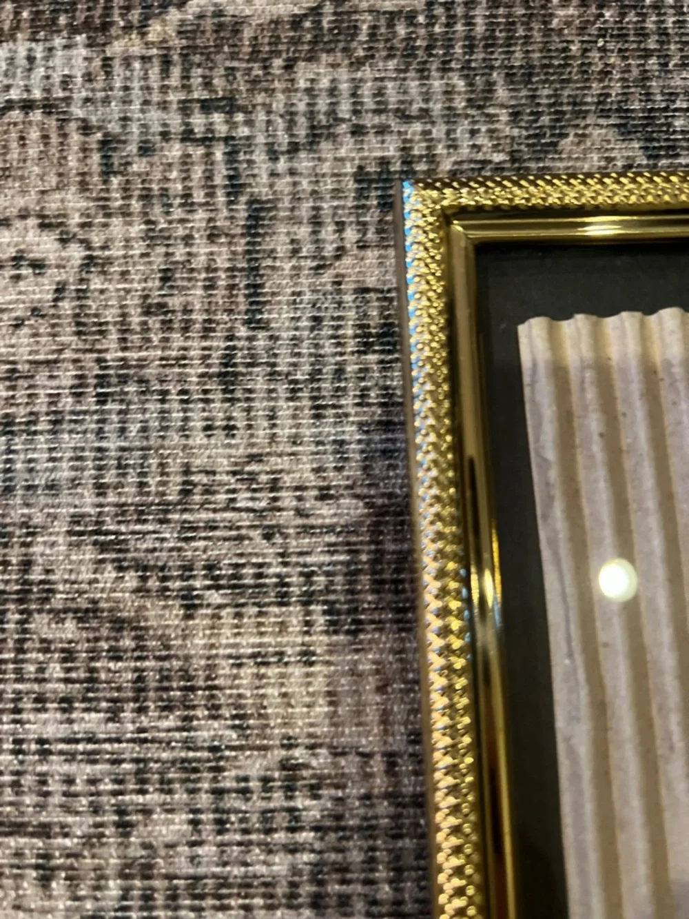 Small Gold Tone Metal Picture Frame 3x4 Photo Edge Detail